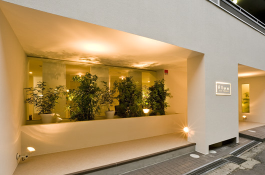 阪神出来島駅前に美容室とエステサロンを構え各種施術を行います